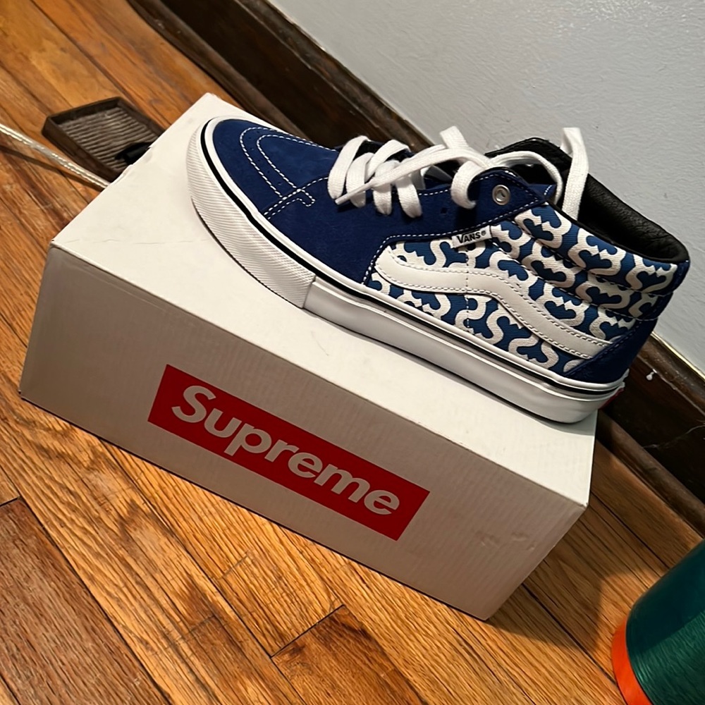 Supreme vans